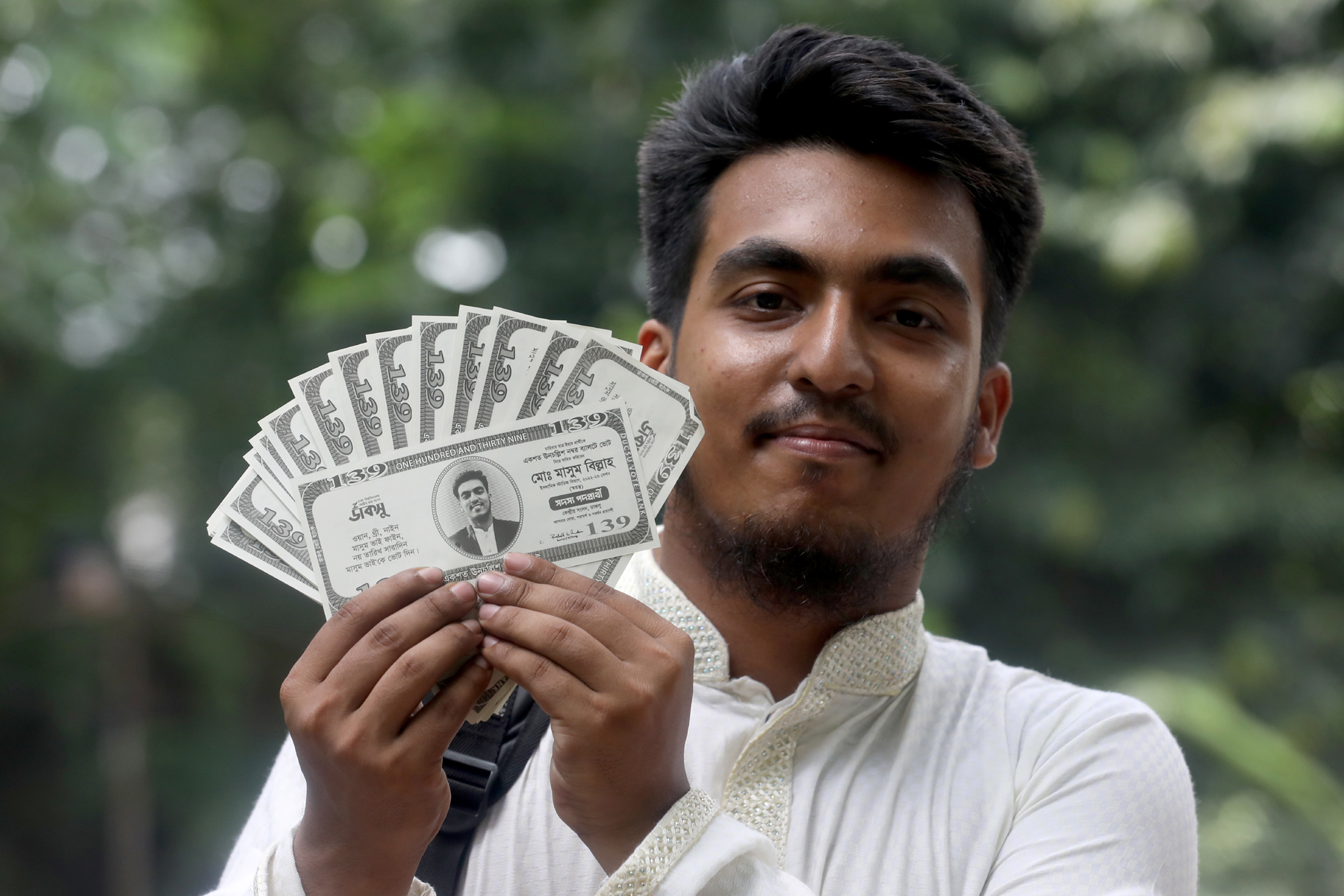 Students crowd Dhaka University campus as candidates make last-minute appeals to voters on the final day of campaigning for the DUCSU and Hall Union elections set for September 9. Photo: V7N
