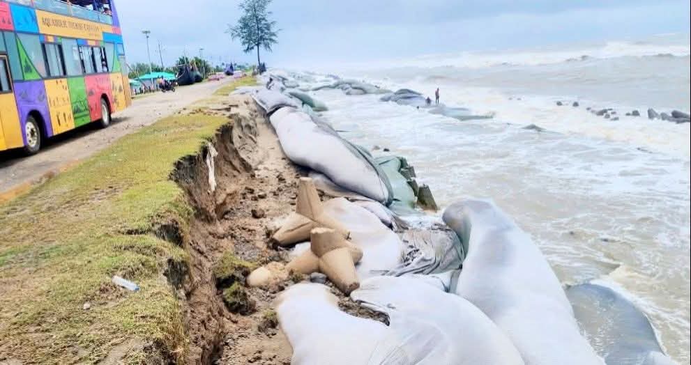 A passenger bus cautiously navigates a damaged section of the Teknaf Marine Drive Road, as tidal waves from the Bay of Bengal continue to erode the coastline. (Photo: V7N)