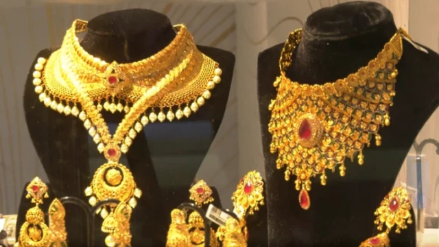 Gold Prices Fall Again in Local Market