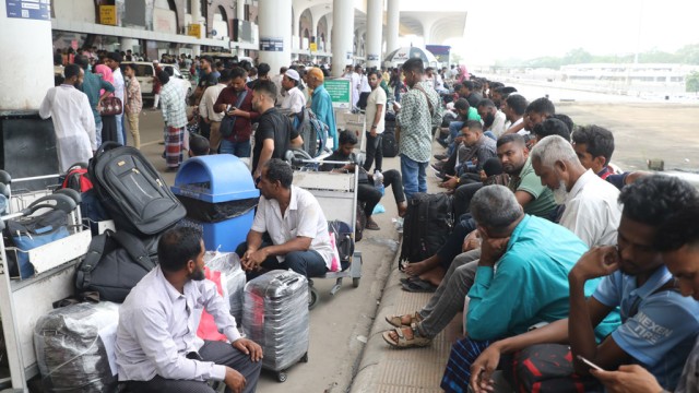 Flight Cancellations at Dhaka Airport Leave Hundreds of Passengers Stranded
