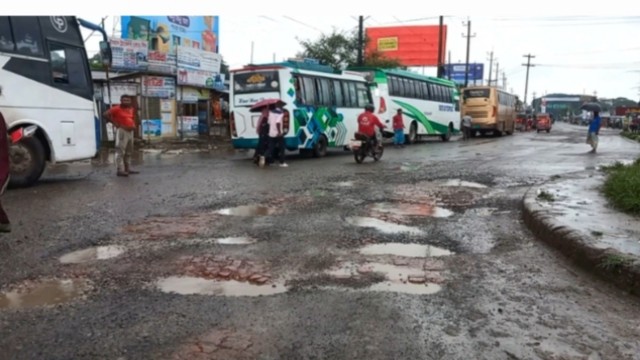 Deadly Potholes Plague 47 Kilometers of Dhaka-Barisal Highway, Accidents Surge