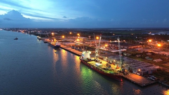 Four foreign commercial vessels dock at Mongla Port jetty on the first day of the new fiscal year, marking a strong start to FY 2025–26. (Photo: V7N)