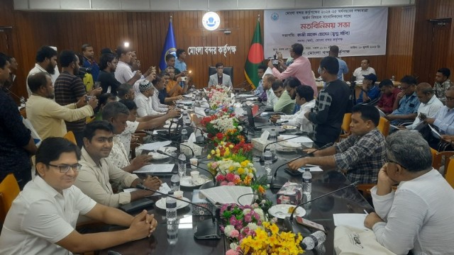 Mongla Port officials address the media after meeting all FY 2024–25 targets at a Thursday press conference. (Photo: V7N)
