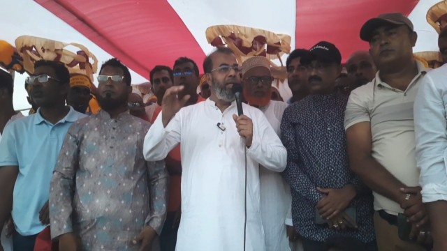 Bagerhat district BNP Joint Convener Lion Dr. Sheikh Faridul Islam addresses a large rally in Rampal on Friday.