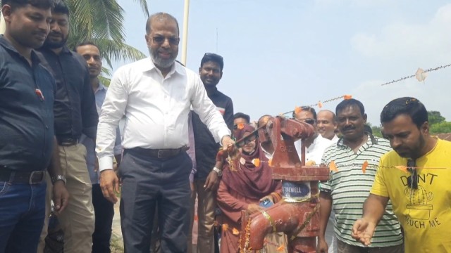Sheikh Faridul Islam inaugurates a new tube well at Rampal Pilot Girls’ High School, ensuring safe drinking water for students.