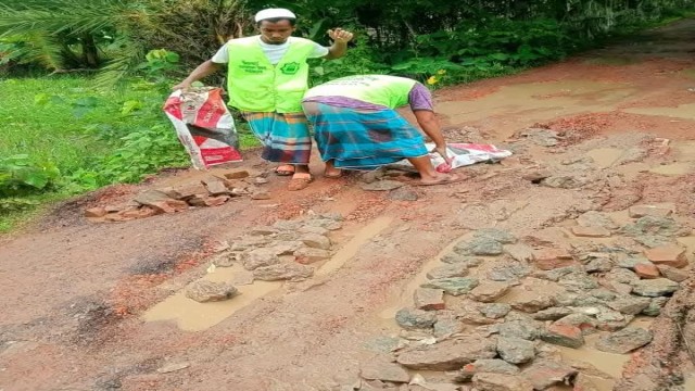 Rajapur’s Baroiya Union Road Repaired by Local Volunteers After Heavy Rains