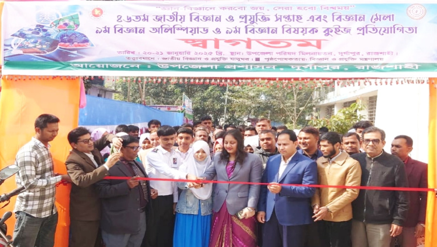 Students demonstrate innovative projects at the science fair in Durgapur.