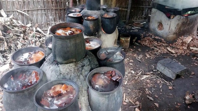 Charghat’s Traditional Khoyar Industry Struggles Amid Raw Material Shortages