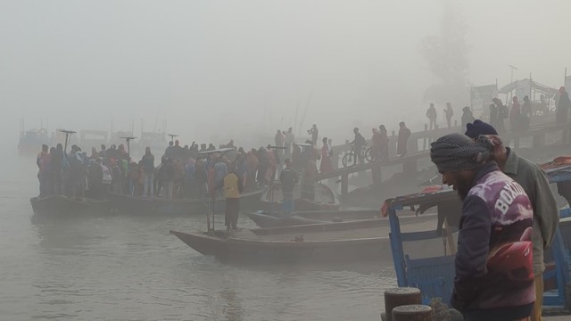 Dense Winter Fog Disrupts Transport, Port Operations in Mongla