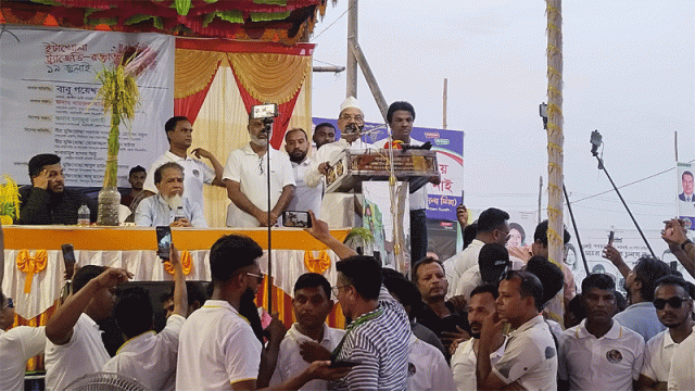 Gayeshwar Chandra Roy addresses a rally in Shibpur, Narsingdi, voicing BNP’s support for Dr. Yunus’s proposed February elections and warning against further delays.