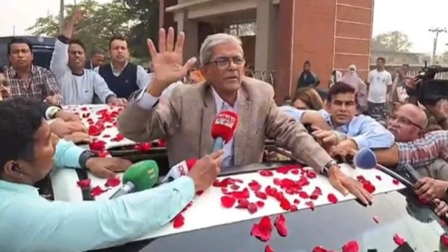 Fakhrul and Khasru waved their hands to greet the party leaders and workers.