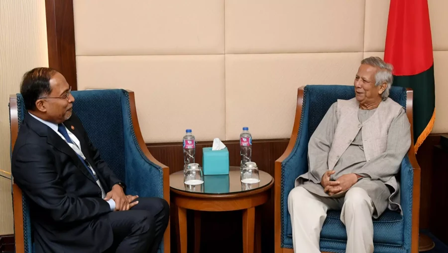 Malaysian Higher Education Minister Dr. Zambry Abdul Kadir meets with Chief Adviser Professor Muhammad Yunus in Cairo to discuss bilateral ties, the Rohingya crisis, and Bangladesh’s potential inclusion in ASEAN.