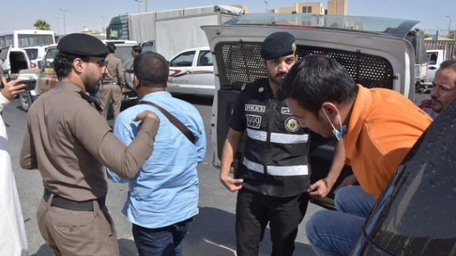 Saudi Arabia Arrests Over 21,000 Migrants in Week-Long Crackdown