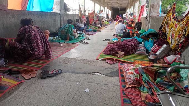 Amid a surge in seasonal viral infections, patients at Rajshahi Medical College Hospital are being treated on Floor, balconies, and stairwells as the facility struggles with a shortage of space and mounting pressure on healthcare services.