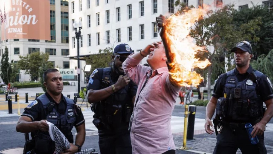 Journalist Sets Himself on Fire Outside White House