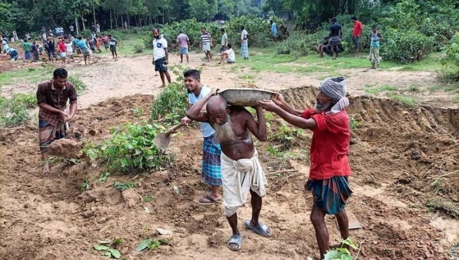 Parshuram Villagers Repair Flood-Damaged Roads with Volunteer Labor in Feni