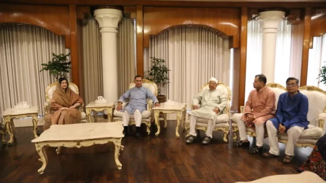 Dr. Muhammad Yunus Exchanges Eid Greetings with Prime Minister Tarique Rahman