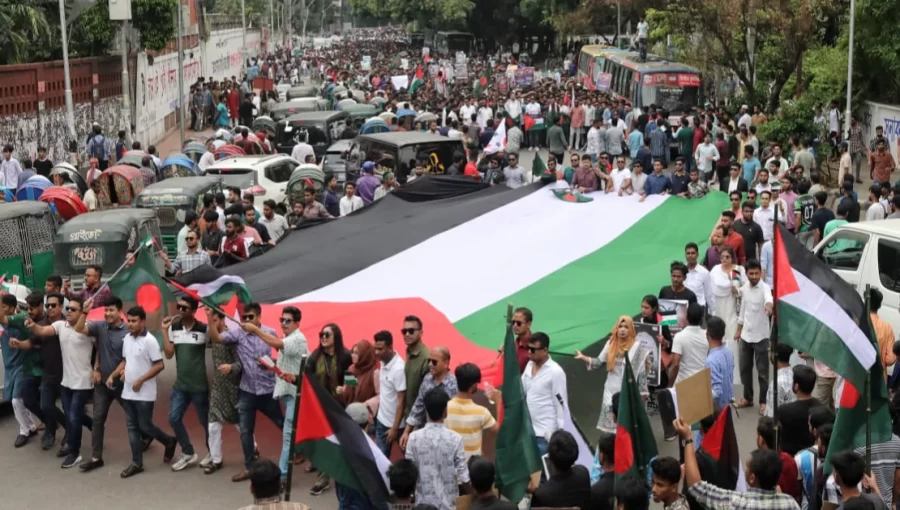 Bangladeshi students take part in biggest solidarity demonstrations organised by BSL