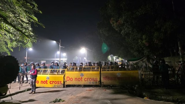 Tensions Ease in Dhanmondi 32 After Hours of Unrest Following Hasina Verdict