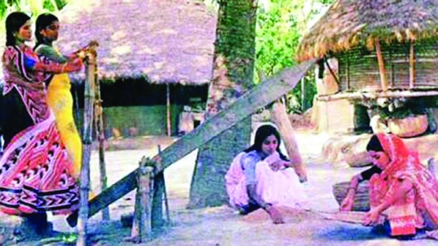 Traditional Wooden Pestle ‘Dheki’ Faces Extinction in Rural Bengal