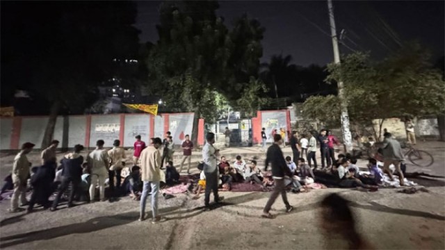 Dhaka Polytechnic Students Evacuate Dorms, Sleep Outdoors Over Safety Fears