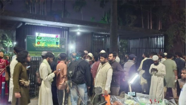 Crowds Continue to Visit Grave of Martyred Sharif Osman Hadi in Dhaka