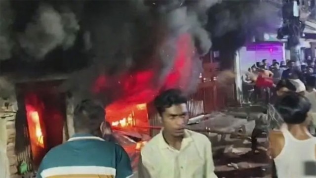 Fire Breaks Out at Benarasi Palli in Mirpur, Brought Under Control