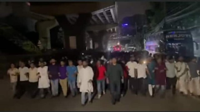 Chattogram Chatra Dal members march through Wasa Mor demanding an apology from NCP’s Nasiruddin Patwary over his remarks on BNP’s Salahuddin Ahmed.