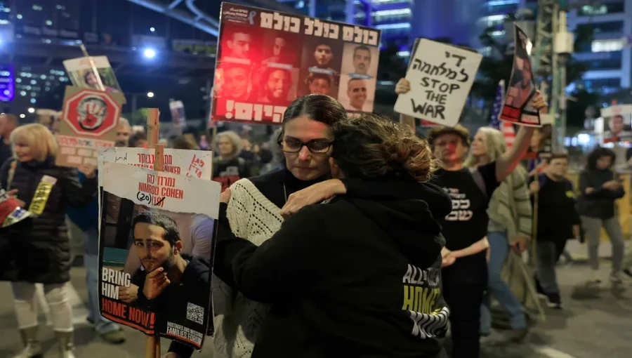 Reaction to Ceasefire News: People gather at a rally in Tel Aviv on January 15, 2025, calling for the return of hostages held in Gaza, following the announcement of a ceasefire deal between Israel and Hamas, which includes the release of Israeli hostages.