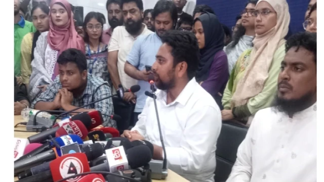 NCP Coordinator Nahid Islam speaks at a press conference held at Khulna Press Club on Wednesday night, addressing recent attacks on party leaders in Gopalganj and demanding the immediate arrest of those responsible.
