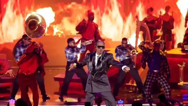 Snoop Dogg joins Zac Brown Band on stage at Desert 5 Spot in Los Angeles for a surprise performance of their new track "Let It Run," blending hip-hop and country in a genre-defining moment.