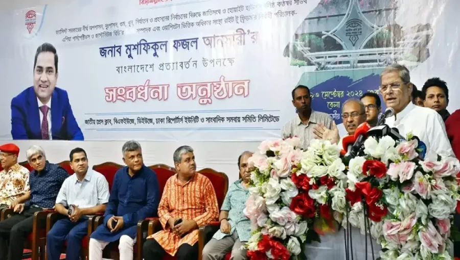 BNP Secretary General Mirza Fakhrul Islam Alamgir speaks at a reception at the Jatiya Press Club, honoring journalist Mushfiqul Fazal Ansari’s return from exile. Photo: V7N