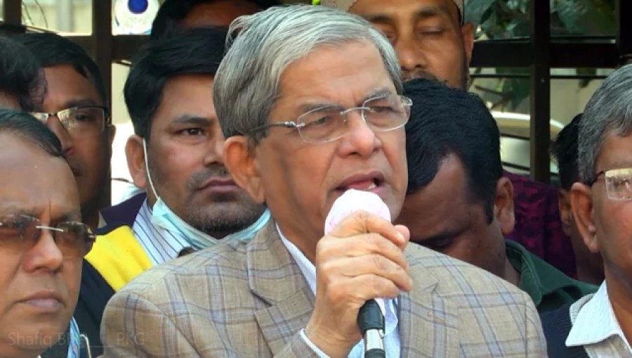 Mirza Fakhrul Islam Alamgir calls for Sheikh Hasina’s extradition at Ziaur Rahman’s grave, with BNP leaders Hafiz Uddin and AZM Zahid Hossain.