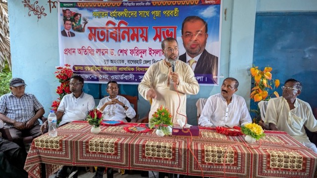 BNP leader Dr. Sheikh Faridul Islam speaks at a post-Puja community gathering in Burburia, Mongla, attended by local Hindu residents on Friday.