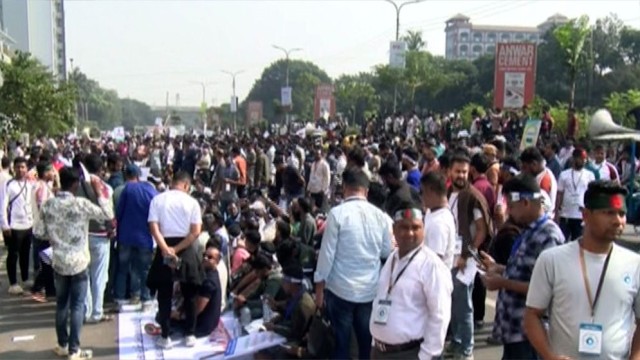 Mobile Phone Traders Block Agargaon Road Amid Protest Over NEIR, Import Duty