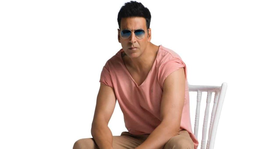 Akshay Kumar Serves Jain Monk After 180-Day Fast