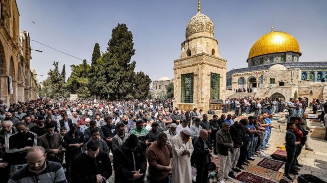 Israel to Allow 10,000 Palestinian Worshippers at Al-Aqsa for Ramadan Friday Prayers