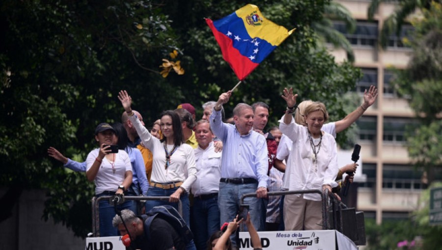 Venezuela Issues Arrest Warrant for Opposition Leader Gonzalez Amid Election Dispute