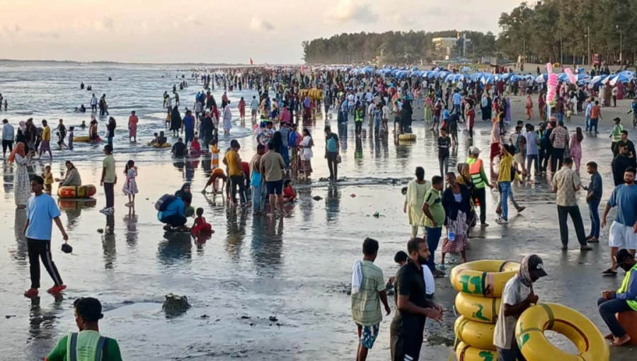 Cox’s Bazar overflows with tourists during extended Puja holiday