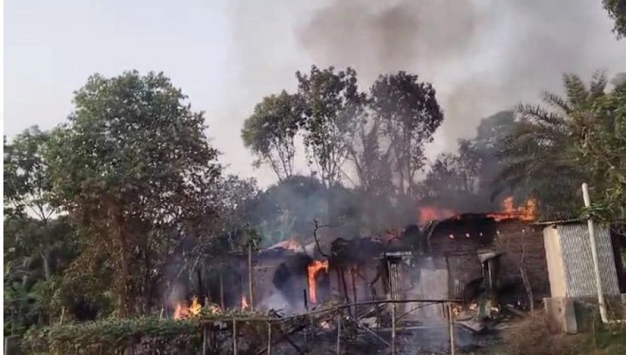 Bagha fire destroyed 7 residences in Rajshahi