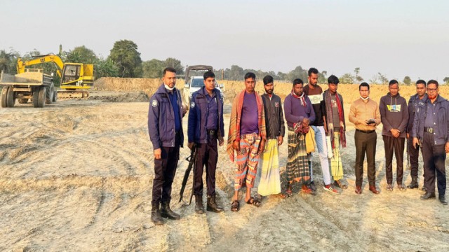 5 Workers Imprisoned for Illegal Pond Excavation in Bagmara, Rajshahi