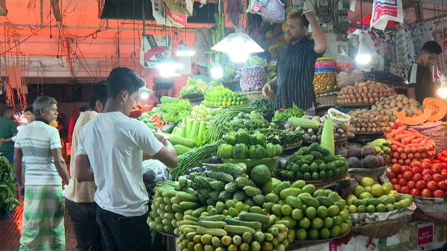 Continuous Rain Drives Up Prices of Vegetables and Fish in Capital Markets