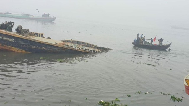 Two Workers Missing as Bulkhead Sinks in Buriganga River, Narayanganj