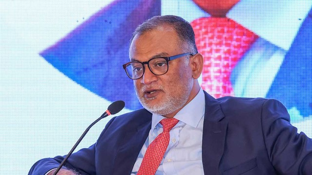 Adviser visits tortured child in Gazipur hospital