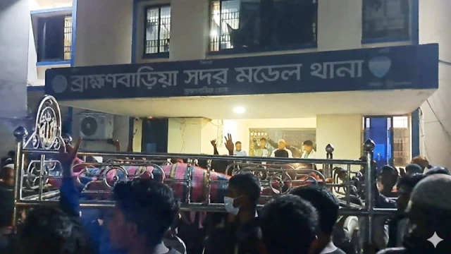 Brahmanbaria Locals Besiege Sadar Police Station Over Saddam’s Killing