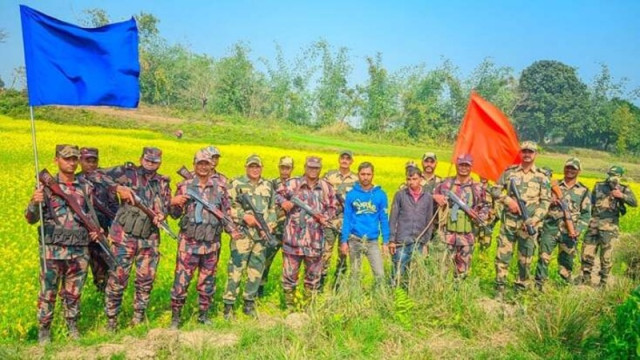 Returns 2 Bangladeshis Detained for Illegal Border Crossing
