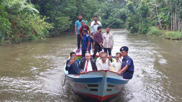 Algerian Ambassador Abdelwahab Saadani visits the floating guava market in Bhimruli, Jhalokathi, observing local guava cultivation and interacting with farmers during his exploratory tour of Bangladesh’s southern agricultural region.