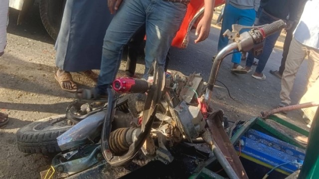 Bus–TomTom crash kills two in Teknaf