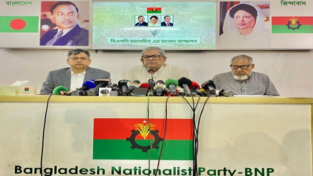 BNP Secretary General Mirza Fakhrul Islam Alamgir addresses a press conference at the party chairperson’s office in Gulshan, Dhaka, calling for immediate national elections and condemning attempts to delay the process as undemocratic.