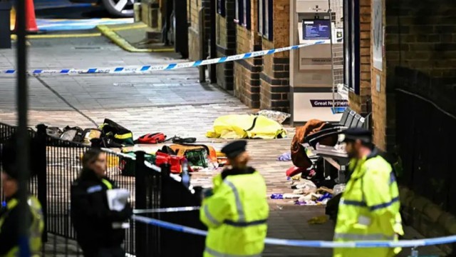 At Least 10 Injured in Knife Attack on Moving Train in UK